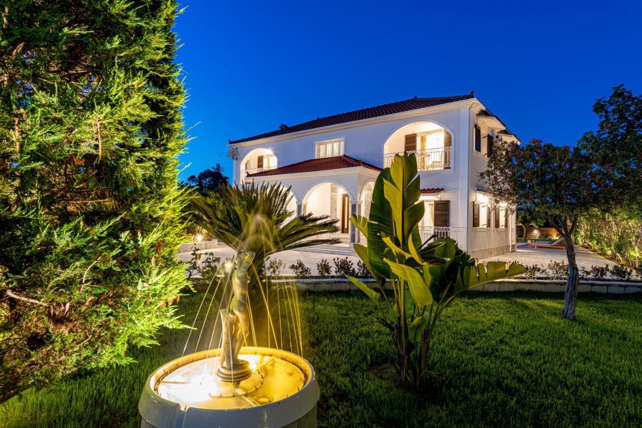 Aigli Villa Áyios Kírikos Exteriör bild